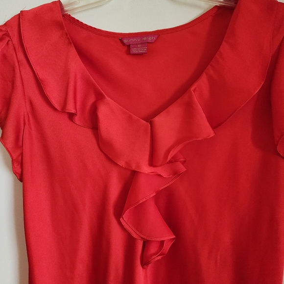 NWOT.  Sunny Leigh Ruffle Pattern Top. - Picture 2 of 5
